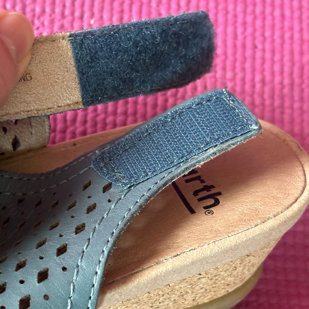 💙 Earth Perforated Leather Wedge Sandals 💙 - Picture 11 of 16